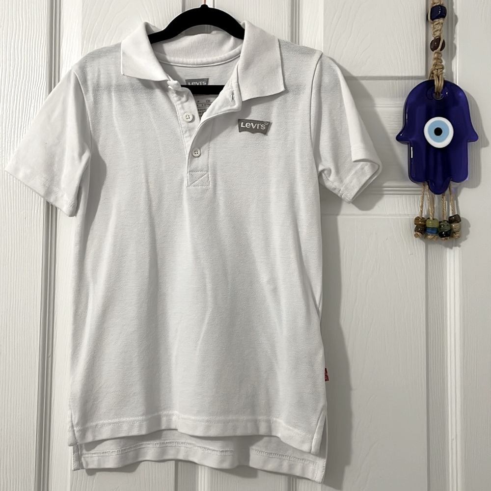 Levi’s Collar Short Sleeve Tshirt Small Size 8 Size 10 In White with Gray Logo🤍